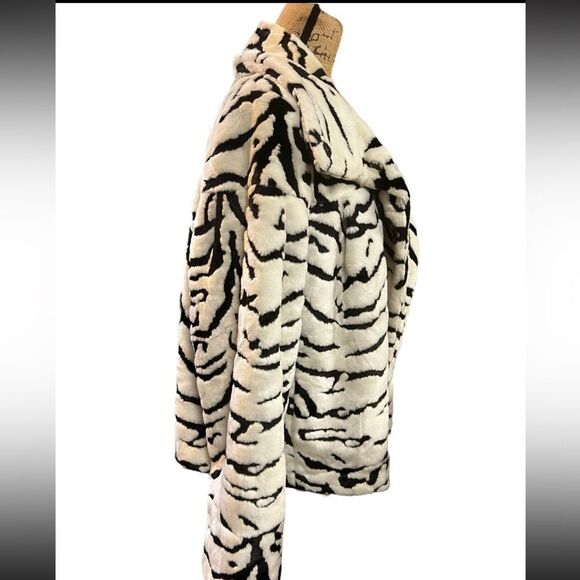 Chokolat White & Black Faux Fur Women’s Warm Winter Go Out Jacket size Large - Picture 4 of 12